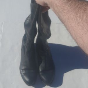 Black Time and Tru Womens boots. Size 9